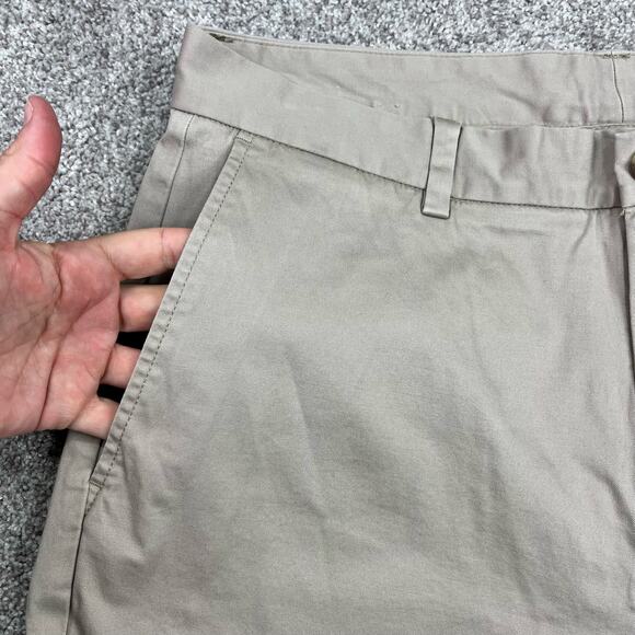 Vineyard Vines Khaki Breaker Shorts size 34 - Picture 4 of 10